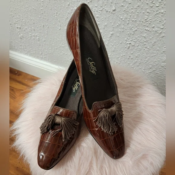 Shelby - Women's Brown Loafers with Tassle - Picture 3 of 10